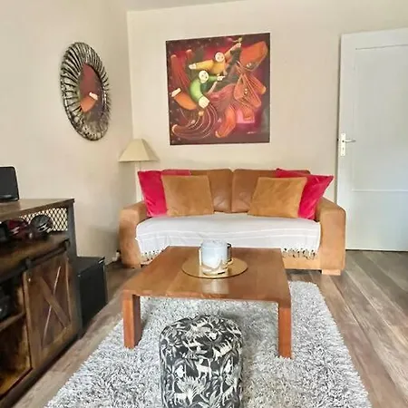 Apartment Joli 2 Pieces Avec Grand Jardin *